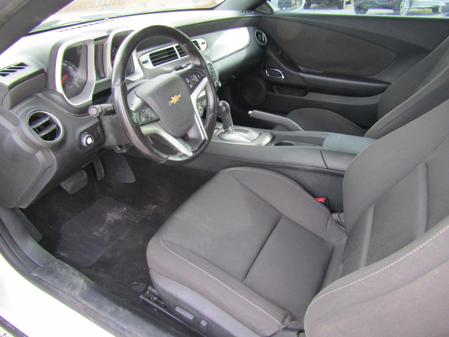 2014 White Chevrolet Camaro Coupe 1LT (2G1FB1E32E9) with an 3.6L V6 DOHC 24V FFV engine, Automatic transmission, located at 15016 S Hwy 231, Midland City, AL, 36350, (334) 983-3001, 31.306210, -85.495277 - Photo#3
